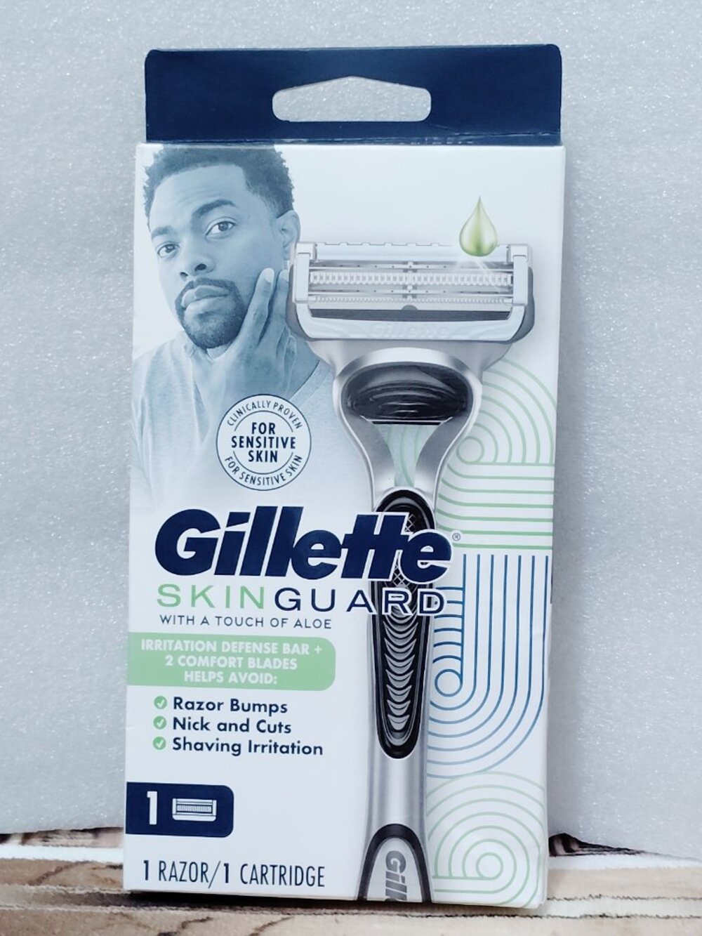 Gillette SkinGuard Sensitive Razor for Men - 1 Cartridge